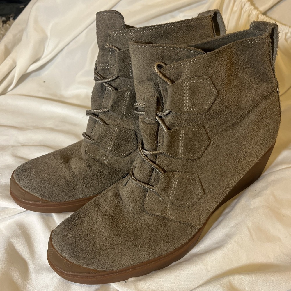 Sorel Women's Toronto Wedge Mushroom Color Suede Bootie Size 9.5